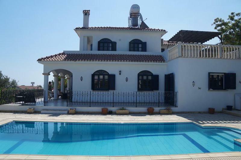 Villa Layla 凯里尼亚 外观 照片